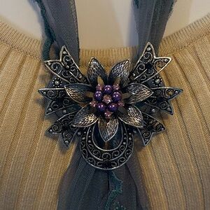 Elegant Antiqued Silver Tone Floral Scarf Holder